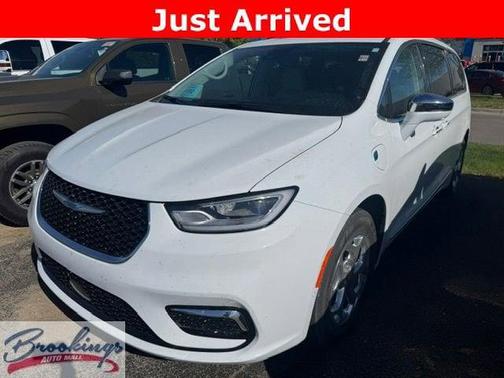 Bright White Clearcoat 2021 Chrysler Pacifica Hybrid Limited