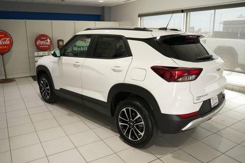 Summit White 2026 Chevrolet Trailblazer LT
