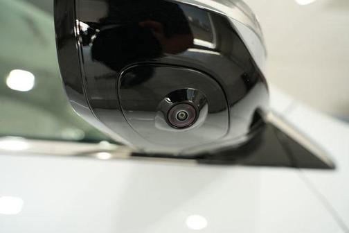 Iridescent White Tricoat 2026 Buick Enclave Avenir FWD