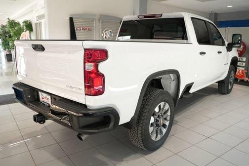 Summit White 2026 Chevrolet Silverado 2500 Custom