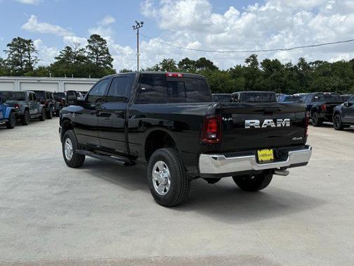 2025 RAM 2500 Tradesman Crew Cab 4x4 6'4' Box