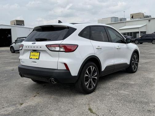 Oxford White 2021 Ford Escape SE