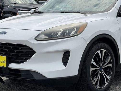 Oxford White 2021 Ford Escape SE