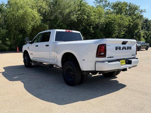 Bright White Clearcoat 2026 RAM 3500 Lone Star Crew Cab 4x4 8' Box