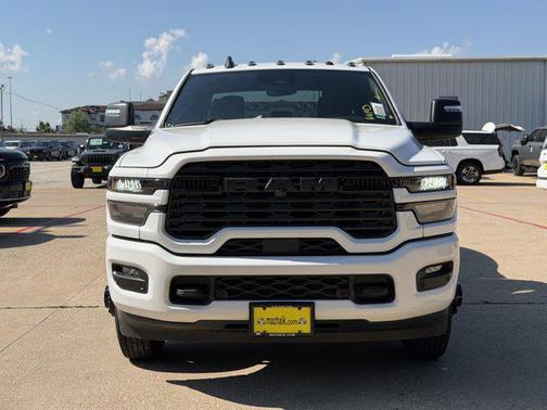 Bright White Clearcoat 2026 RAM 3500 Lone Star Crew Cab 4x4 8' Box