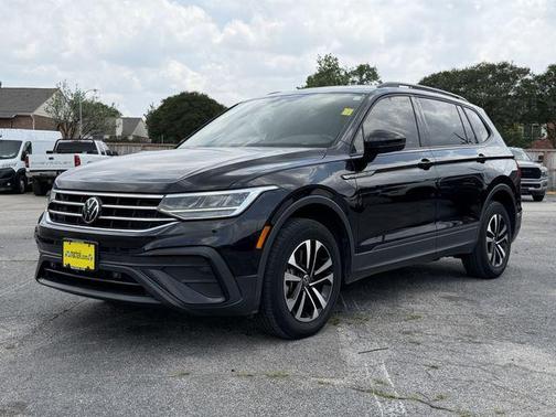 Deep Black 2023 Volkswagen Tiguan 2.0T S