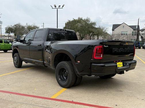 2026 RAM 3500 Laramie Crew Cab 4x4 8' Box
