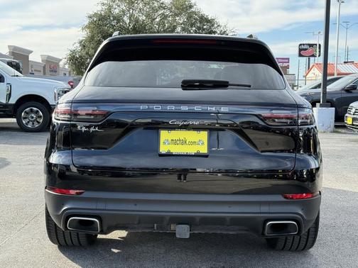 2023 Porsche Cayenne Platinum Edition