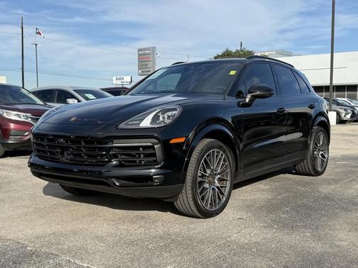 2023 Porsche Cayenne Platinum Edition