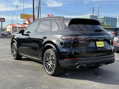2023 Porsche Cayenne Platinum Edition