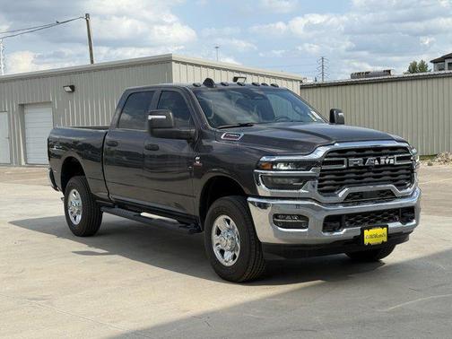 2025 RAM 2500 Tradesman Crew Cab 4x4 6'4' Box