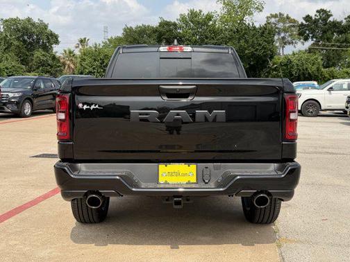 Diamond Black Crystal Pearlcoat 2026 RAM 1500 Express