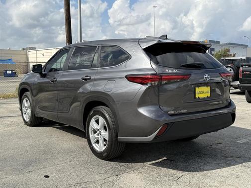 2023 Toyota Highlander LE