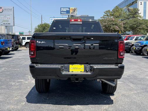 Diamond Black Crystal Pearlcoat 2026 RAM 2500 Black Express Crew Cab 4x4 6'4' Box