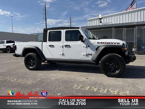 Bright White Clearcoat 2023 Jeep Gladiator Mojave 4x4