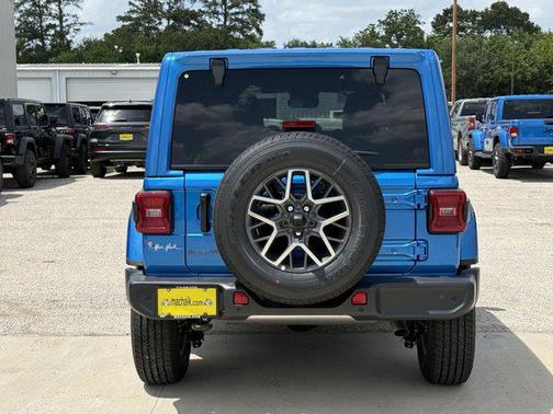 2025 Jeep Wrangler 4-Door Sahara 4x4