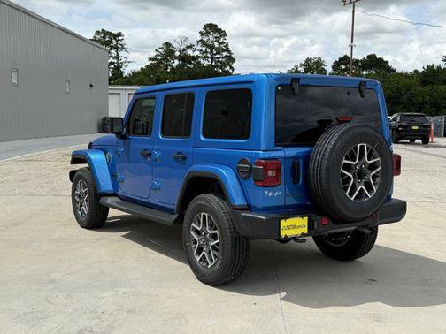 2025 Jeep Wrangler 4-Door Sahara 4x4
