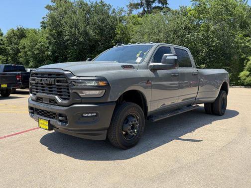 Ceramic Gray Clearcoat 2026 RAM 3500 Tradesman Crew Cab 4x4 8' Box