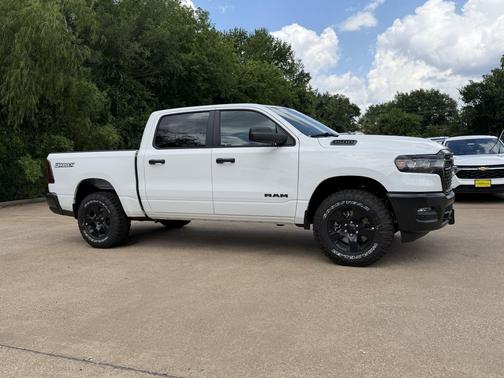 Bright White Clearcoat 2026 RAM 1500 Warlock Crew Cab 4x4 5'7' Box