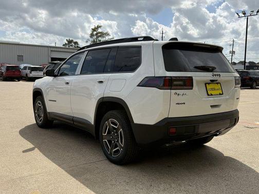2026 Jeep Cherokee Laredo 4x4