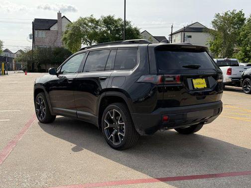 Diamond Black Crystal Pearlcoat 2026 Jeep Cherokee Overland