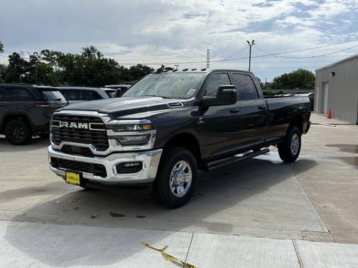 2025 RAM 2500 Tradesman Crew Cab 4x4 8' Box