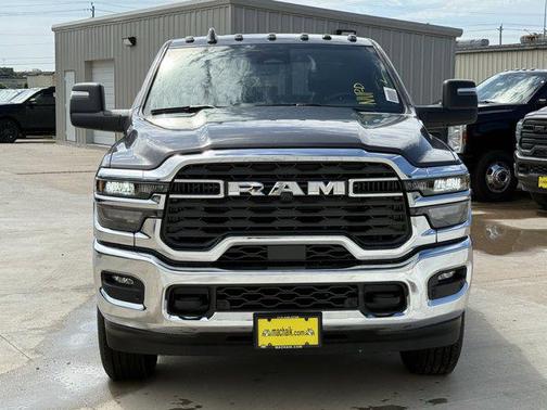 2025 RAM 2500 Tradesman Crew Cab 4x4 8' Box