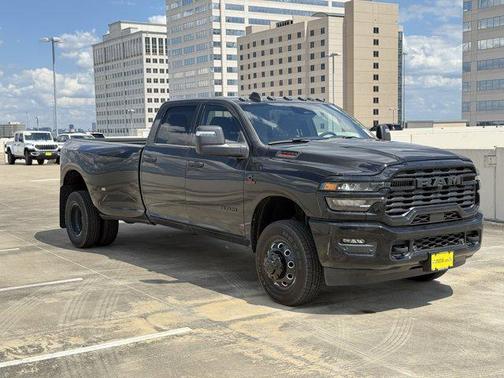 2025 RAM 3500 Lone Star Crew Cab 4x4 8' Box