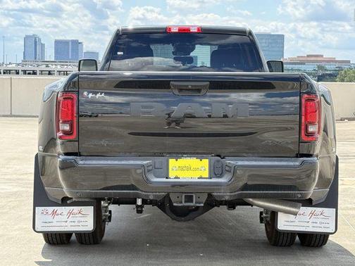 2025 RAM 3500 Lone Star Crew Cab 4x4 8' Box