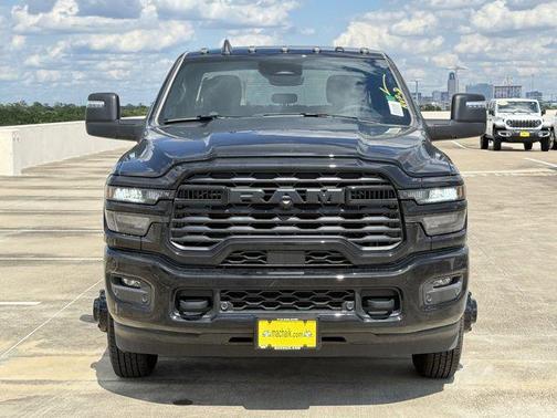 2025 RAM 3500 Lone Star Crew Cab 4x4 8' Box