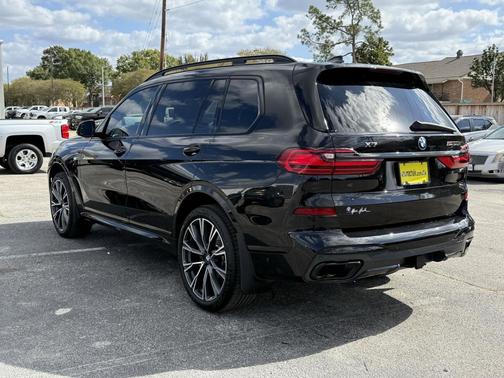 2022 BMW X7 M50i