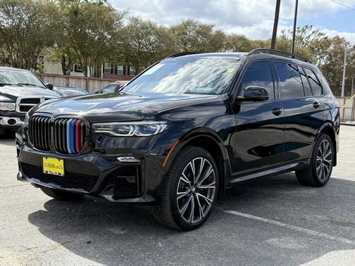 2022 BMW X7 M50i