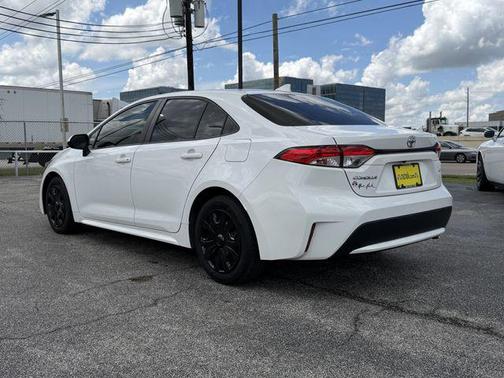 Super White 2020 Toyota Corolla LE