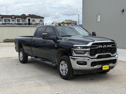 2025 RAM 3500 Tradesman Crew Cab 4x4 8' Box