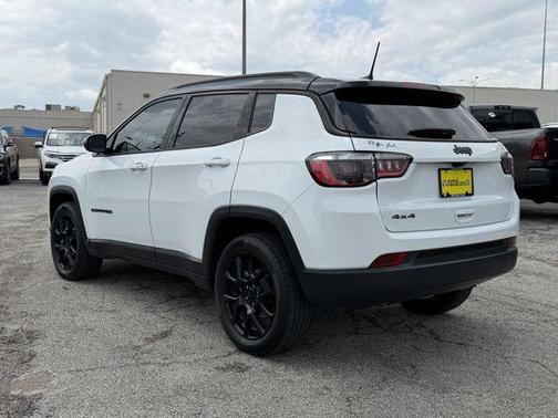 Bright White Clearcoat 2024 Jeep Compass Latitude