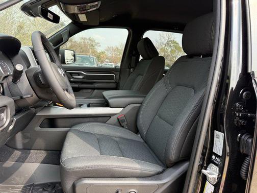 Diamond Black Crystal Pearlcoat 2026 RAM 1500 Lone Star
