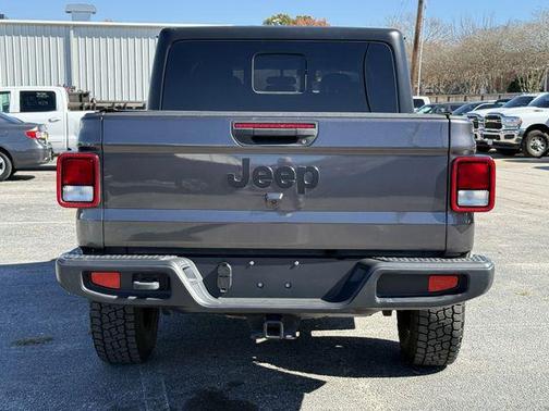 2022 Jeep Gladiator Sport