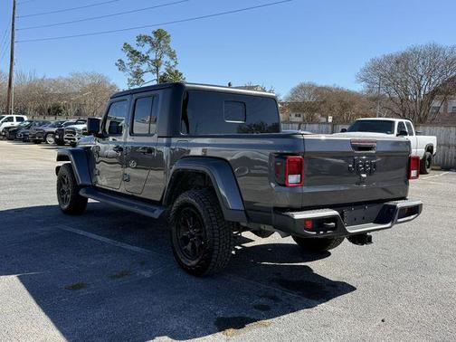 2022 Jeep Gladiator Sport