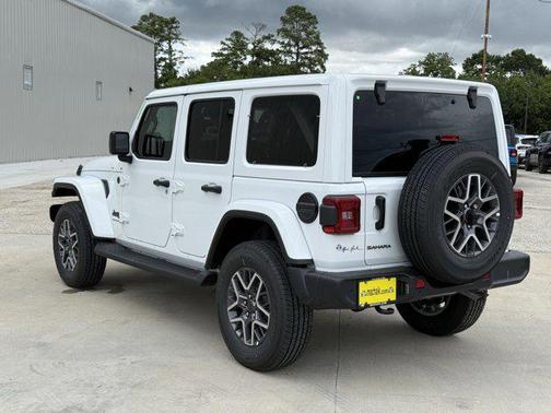 2025 Jeep Wrangler 4-Door Sahara 4x4