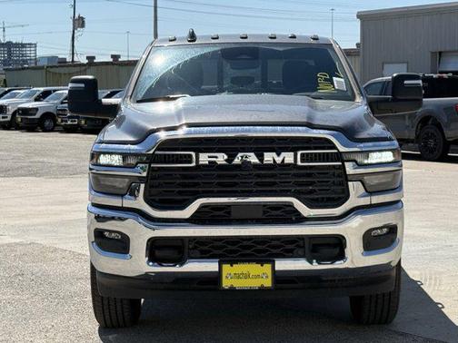 2025 RAM 2500 Tradesman Crew Cab 4x4 6'4' Box