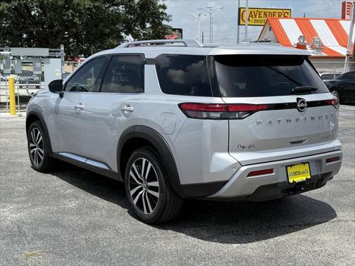 2023 Nissan Pathfinder Platinum FWD