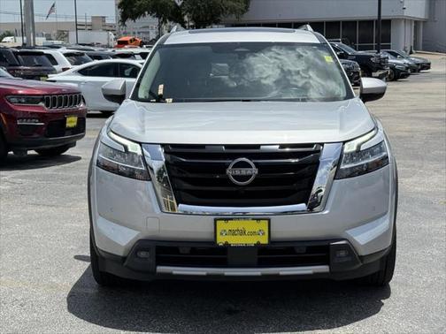2023 Nissan Pathfinder Platinum FWD