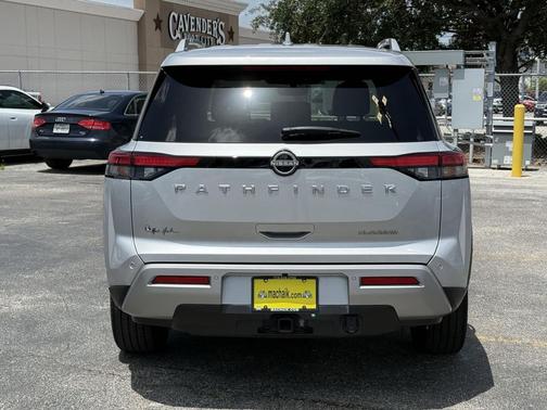 2023 Nissan Pathfinder Platinum FWD