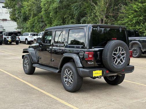 2025 Jeep Wrangler 4-Door Sahara 4x4