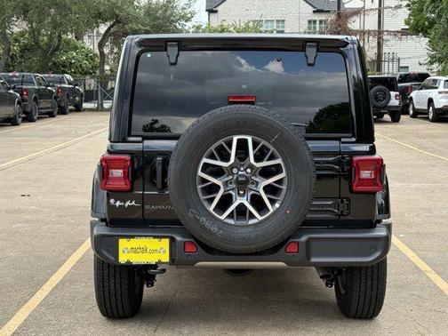 2025 Jeep Wrangler 4-Door Sahara 4x4