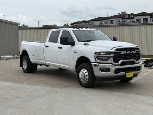 2025 RAM 3500 Tradesman Crew Cab 4x4 8' Box