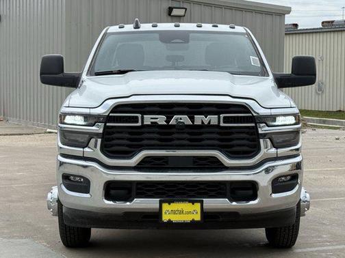 2025 RAM 3500 Tradesman Crew Cab 4x4 8' Box