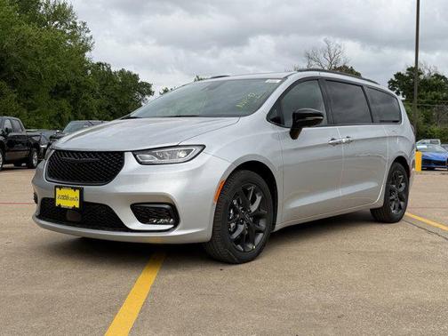 Silver Mist Clearcoat 2026 Chrysler Pacifica Limited