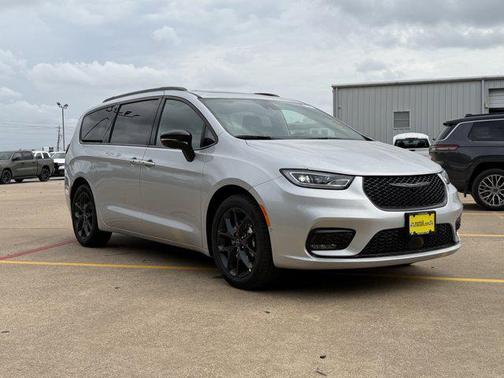 Silver Mist Clearcoat 2026 Chrysler Pacifica Limited