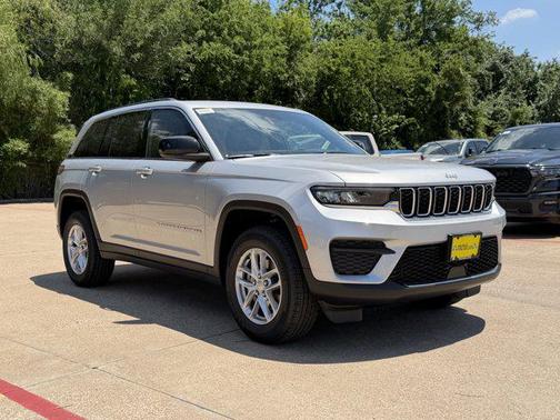 Silver Zynith 2026 Jeep Grand Cherokee Laredo